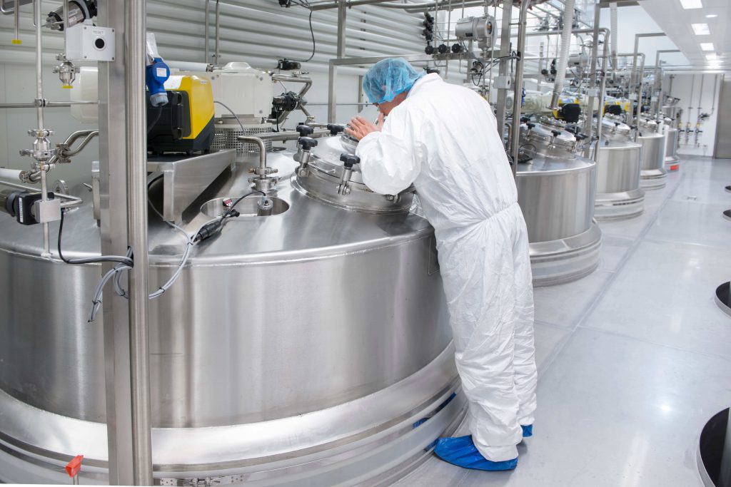Edelstahltank und Prozessanlage von Gpi Schwarte für die Pharma- und Kosmetikindustrie, für sichere, hygienische und zuverlässige Produktion